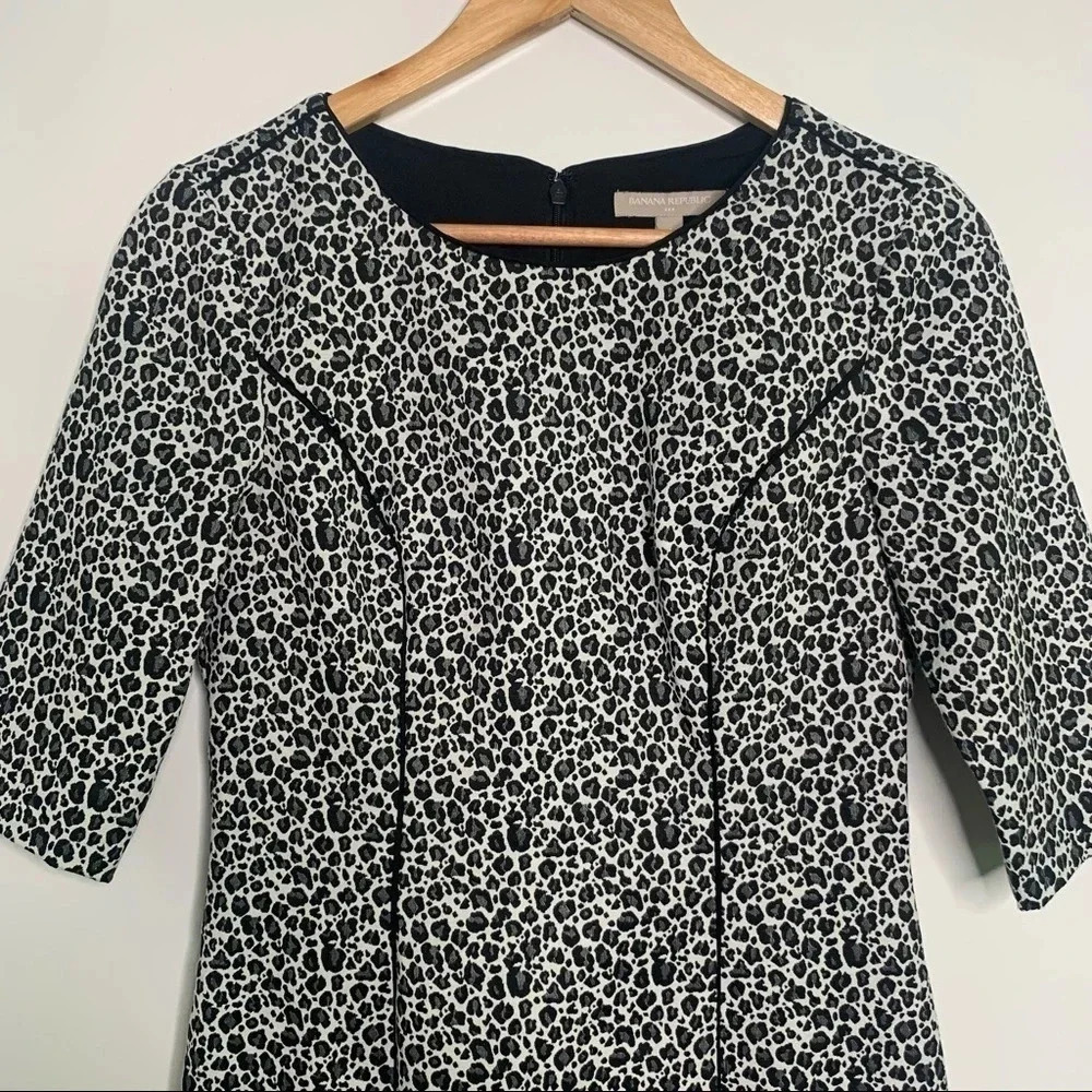 Banana Republic Black Gray Animal Print Fitted Dress Size 4 - Picture 8 of 9